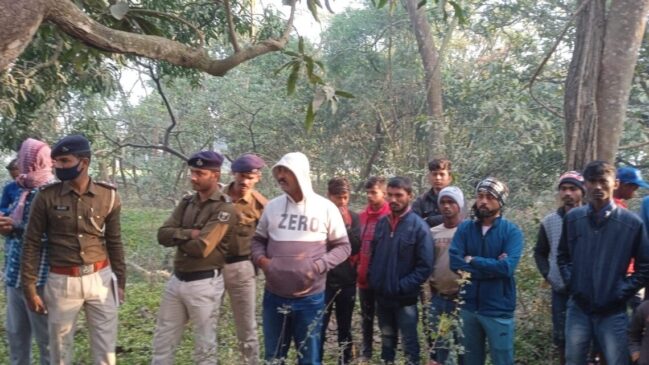 IMG 20220224 WA0068 दामोदरपुर गांव में पेड़ से लटका हुआ एक युवक का शव बरामद