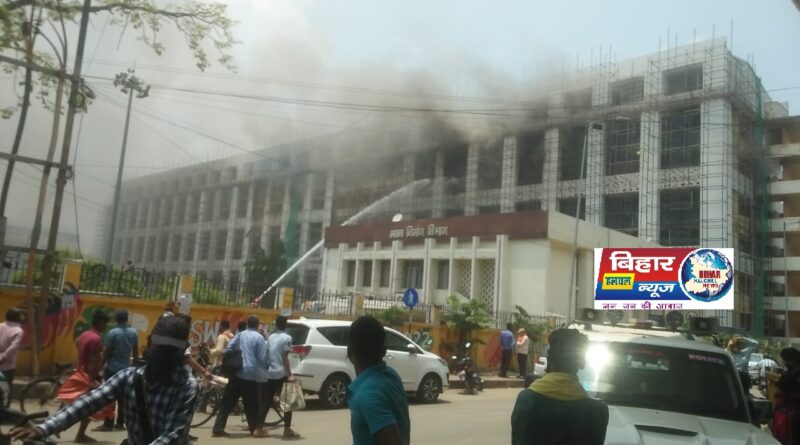 WhatsApp Image 2022 05 11 at 12.03.17 PM पटना के बेली रोड स्थित विश्वेश्वरैया भवन में लगी भीषण आग