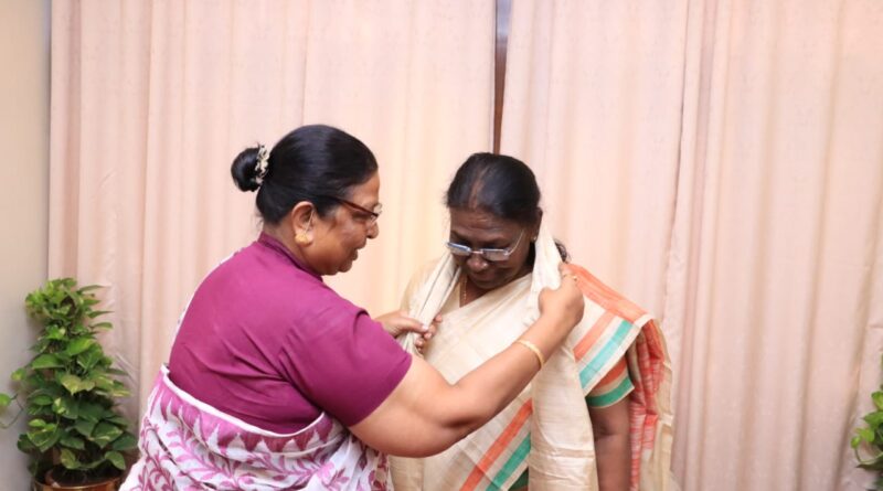 IMG 20220624 WA0073 उपमुख्यमंत्री रेणु देवी ने नई दिल्ली में एन डी ए के राष्ट्रपति पद की उम्मीदवार श्रीमती द्रोपदी मुर्मू से मुलाकात किया तथा उन्हें जीत की शुभकामना दी