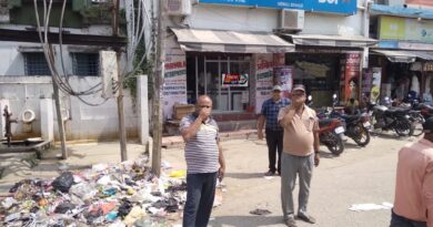 WhatsApp Image 2022 09 27 at 4.50.40 PM सफाई कर्मियों की हड़ताल शुरू:सफाई नहीं होने से दुर्गा पूजा में शहर की हालत हुई नारकीय