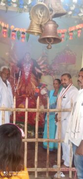 IMG 20221006 WA0054 दुर्गामंदिर में प्रमुख प्रमिला देवी व जदयू नेता सत्यनारण साफी ने की आराधना