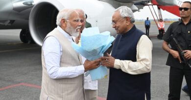 IMG 20240302 WA0019 1 गया एयरपोर्ट पर प्रधानमंत्री नरेंद्र मोदी की आगवानी करते हुए मुख्यमंत्री नीतीश कुमार