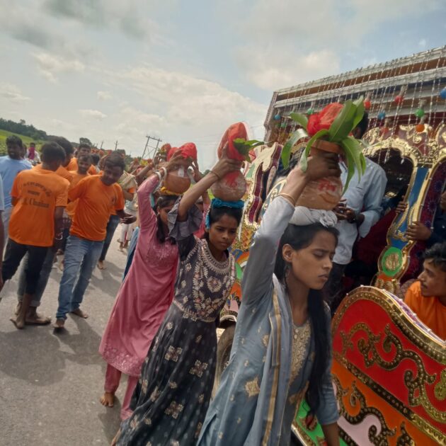 IMG 20240826 WA0006 जन्माष्टमी पर्व के शुभ अवसर पर मनहरबा गांव में 151 कन्याओं द्वारा कलश यात्रा निकाली