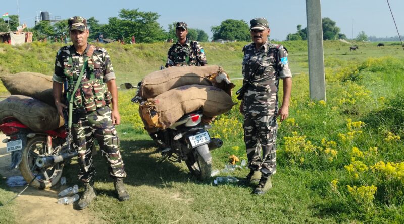 IMG 20240908 WA0004 एसएसबी ने दो बाइक साथ 860 बोतल अवैध शराब जब्त