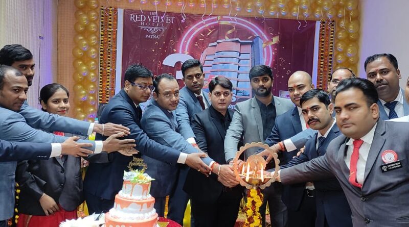 IMG 20220116 WA0179 होटल द रेड वेलवेट अपनी तीसरी वर्षगांठ पर ग्राहकों को दे रहा 25 प्रतिशत तक की छूट