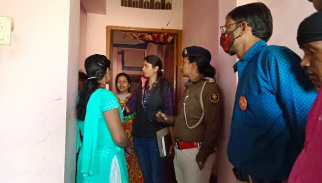 महिला विकास मंच ने किया सराहनीय कार्य, स्थानीय थाना की मदद से उत्पीड़ित लड़की को पंहुचाया उसके घर 2 IMG 20220301 WA0239 महिला विकास मंच ने किया सराहनीय कार्य, स्थानीय थाना की मदद से उत्पीड़ित लड़की को पंहुचाया उसके घर