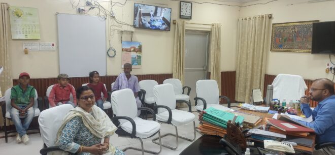 IMG 20220325 WA0122 पीएम केयर्स योजना के लाभुकों से मिले जिलाधिका ।।2.राज्यस्तरीय बैडमिंटन प्रतियोगिता की तैयारियों की जिलाधिकारी ने की समीक्षा