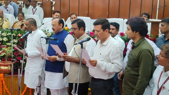 IMG 20220411 WA0080 बिहार विधान परिषद के नवनिर्वाचित 24 सदस्यों ने पद एवं गोपनीयता की शपथग्रहण ली