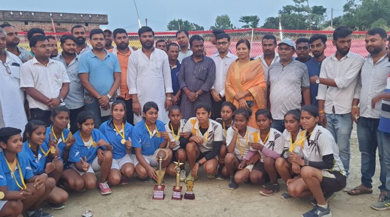 IMG 20220524 WA0046 नवगछिया व वैशाली को गोल्ड कप बॉल बैडमिंटन का खिताब