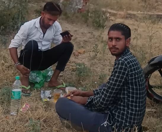IMG 20220525 WA0036 गाजियाबाद के लोनी कोतवाली में आने वाला कस्बा चौकी क्षेत्र बना जुए , शराब और गांजा पीने का अड्डा