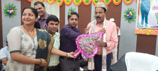 gjkjk 30 वर्षों तक सफलतापूर्वक प्रशासनिक सेवा में रहने के उपरांत आज 31 जुलाई को सेवानिवृत्त होंगे अपर समाहर्ता अवधेश राम