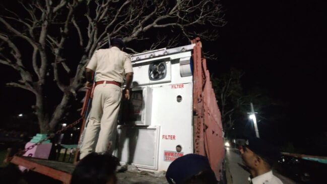 ( बड़ी खबर) ट्रक पर लदे एयर कंडीशनर मशीन में शराब की बड़ी खेप बरामद 2 IMG 20220821 WA0243 ( बड़ी खबर) ट्रक पर लदे एयर कंडीशनर मशीन में शराब की बड़ी खेप बरामद