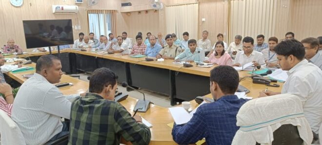 IMG 20220824 WA0081 जिले में वर्षापात का विचलन,रोपनी की स्थिति,डीजल अनुदान की स्थिति,उर्वरक की उपलब्धता एवम उसकी कालाबाजारी को लेकर उठाये कदम : D M