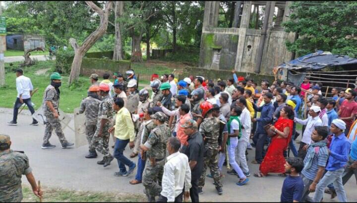सिंद्री के लक्की सिंह के कार्यालय में तोड़फोड़, पथराव, शहरपुरा पुलिस छावनी में तब्दील 1 IMG 20220826 WA0051 सिंद्री के लक्की सिंह के कार्यालय में तोड़फोड़, पथराव, शहरपुरा पुलिस छावनी में तब्दील