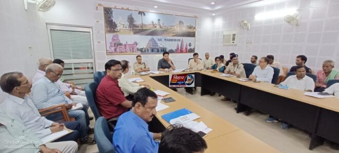 WhatsApp Image 2022 09 30 at 7.10.46 PM शराबबंदी को सख्ती से लागू करने एवम भूमि विवाद के त्वरित निष्पादन को लेकर डीएम-एसपी ने की बैठक