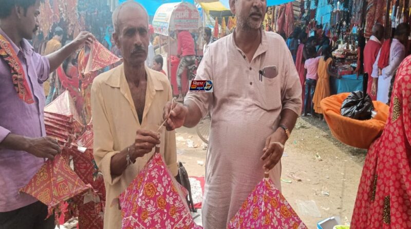WhatsApp Image 2022 10 03 at 2.22.34 PM पूर्व सांसद प्रतिनिधि ने मेले में जमकर की झांप की विक्री