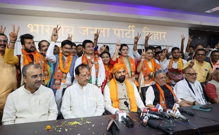IMG 20230516 WA0000 मृणाल शेखर,रानी चौबे सहित कई लोग भाजपा में शामिल ।। 2.मॉब लिंचिंग के शिकार राजेश के परिजनों को 20 लाख रुपए मुआवजा दे केरल सरकार : सम्राट चौधरी