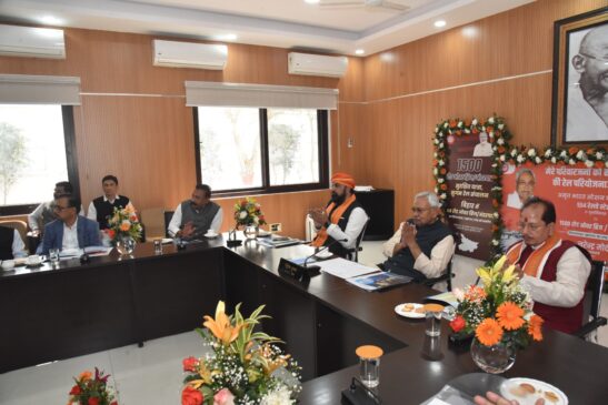 IMG 20240226 WA0017 प्रधानमंत्री द्वारा वीडियो कॉन्फ्रेंसिंग के माध्यम से किये गये रेलवे से संबंधित योजनाओं के शिलान्यास/उद्घाटन कार्यक्रम में शामिल हुए मुख्यमंत्री एवं दोनों उप मुख्यमंत्री