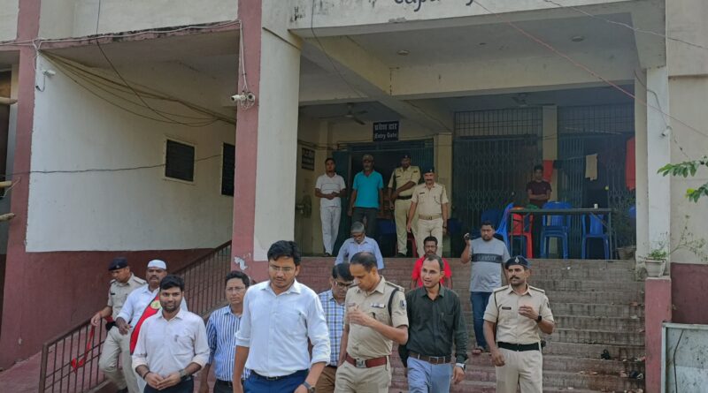 IMG 20240606 WA0007 लोक सभा आम निर्वाचन की समाप्ति के पश्चात पोल्ड ई०वी०एम० एवं वीवीपैट को वेयर हाउस में किया गया भंडारित