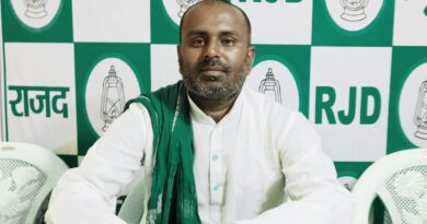 IMG 20240926 WA0000 बड़े नटवरलाल अपहरण, सहित विभिन्न मामलों के आरोपी मनोज झा का भाजपा के पूर्व प्रदेश अध्यक्ष सह बिहार के उप मुख्यमंत्री सम्राट चौधरी के साथ वायरल फोटो पर प्रतिक्रिया : प्रवक्ता, इंद्रजीत राय