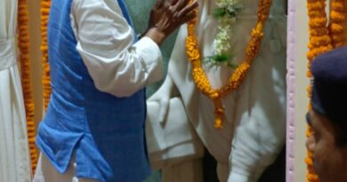 IMG 20241002 WA0006 बिहार विधान परिषद् उप सभापति प्रो. (डा.) राम वचन राय ने राष्ट्रपिता महात्मा गांधी की 155वीं जयंती के अवसर पर उनकी प्रतिमा एवं शास्त्रीजी के तैलचित्र पर माल्यार्पण की