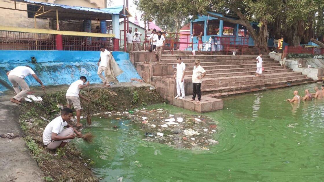 IMG 20241002 WA0011 राष्ट्रपिता महात्मा गांधी की जयंती दिवस पर "स्वच्छता ही सेवा" अभियान के अंतर्गत सशस्त्र सीमा बल की 48वीं वाहिनी द्वारा किया गया 02(दो) घंटे का श्रमदान