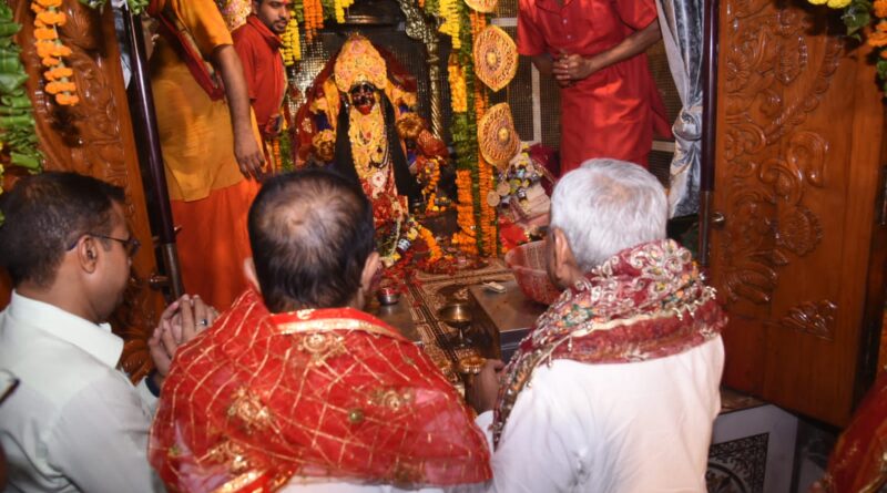 IMG 20241010 WA0027 बाढ़ प्रभावित क्षेत्रों में किसानों को फसल क्षति की राशि दीपावली के पूर्व अवश्य उपलब्ध करा दें : मुख्यमंत्री ।। 2. उप मुख्यमंत्री  विजय कुमार सिन्हा के सरकारी आवास पर आयोजित शारदीय नवरात्र के महाआरती कार्यक्रम में शामिल हुये मुख्यमंत्री