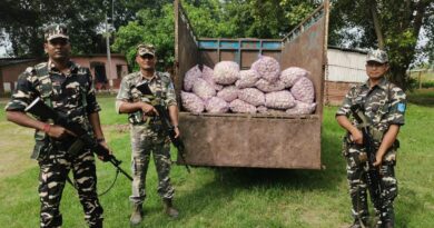 IMG 20241012 WA0004 48वीं वहिनी सशस्त्र सीमा बल के जवानों द्वारा सीमा पर किया बोलोरो पिकअप सहित प्रतिबंधित लहसुन जब्त