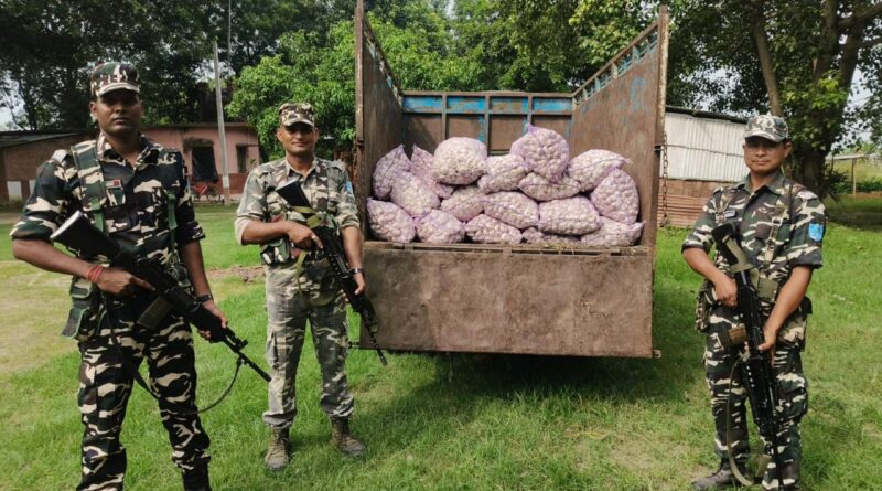 IMG 20241012 WA0004 48वीं वहिनी सशस्त्र सीमा बल के जवानों द्वारा सीमा पर किया बोलोरो पिकअप सहित प्रतिबंधित लहसुन जब्त