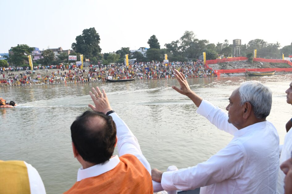 मुख्यमंत्री ने अस्ताचलगामी भगवान भास्कर को अर्घ्य, पानी के जहाज से पटना के विभिन्न छठ घाटों का भ्रमण किया 2 IMG 20241108 WA0001 मुख्यमंत्री ने अस्ताचलगामी भगवान भास्कर को अर्घ्य, पानी के जहाज से पटना के विभिन्न छठ घाटों का भ्रमण किया