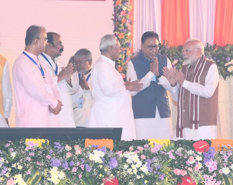IMG 20241113 WA0021 प्रधानमंत्री ने दरभंगा एम्स का किया शिलान्यास, कार्यक्रम में राज्यपाल एवं मुख्यमंत्री भी हुए शामिल