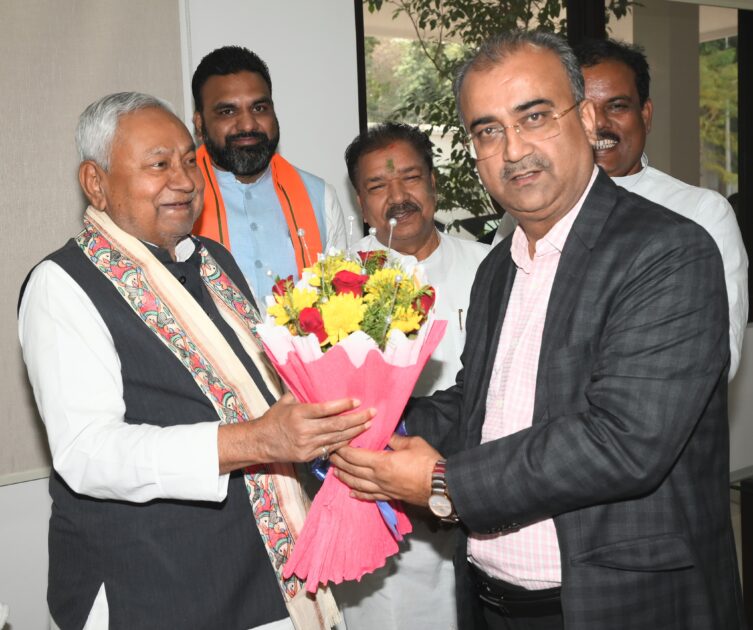 IMG 20241123 WA0011 मुख्यमंत्री ने मीठापुर में निर्माणाधीन बिहार अभियंत्रण विश्वविद्यालय एवं बिहार स्वास्थ्य विज्ञान विश्वविद्यालय का किया निरीक्षण, तेजी से निर्माण पूर्ण करने का दिया निर्देश