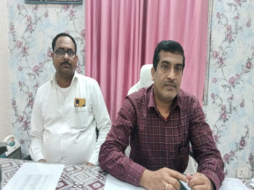 IMG 20241118 170220 कड़ी सुरक्षा व्यवस्था के बीच पैक्स चुनाव में 12 पंचायत के अध्यक्ष एवं सदस्यों ने अपने अपने पंचायत से नामांकन पत्र भरे