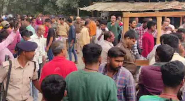झंझारपुर जेल में कार्यरत ऑपरेटर अभिरंजन कुमार को अपराधियों ने पीछा कर तीन गोली मारकर छलनी कर दिया.मौत. लोगों में आक्रोश 1 Screenshot 2024 11 15 19 04 40 31 40deb401b9ffe8e1df2f1cc5ba480b12 झंझारपुर जेल में कार्यरत ऑपरेटर अभिरंजन कुमार को अपराधियों ने पीछा कर तीन गोली मारकर छलनी कर दिया.मौत. लोगों में आक्रोश