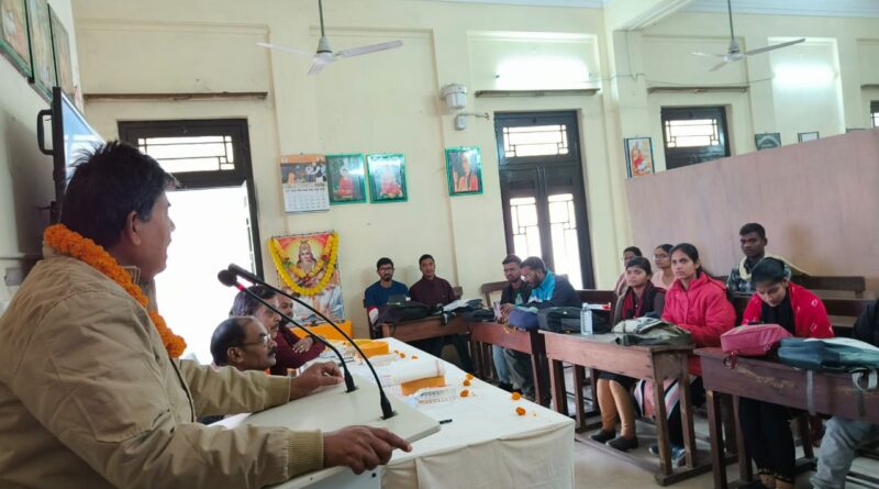 IMG 20241214 WA0006 विश्वविद्यालय संस्कृत विभाग में 5 दिसंबर से संचालित 10 दिवसीय संस्कृत संभाषण शिविर का समापन समारोह आयोजित