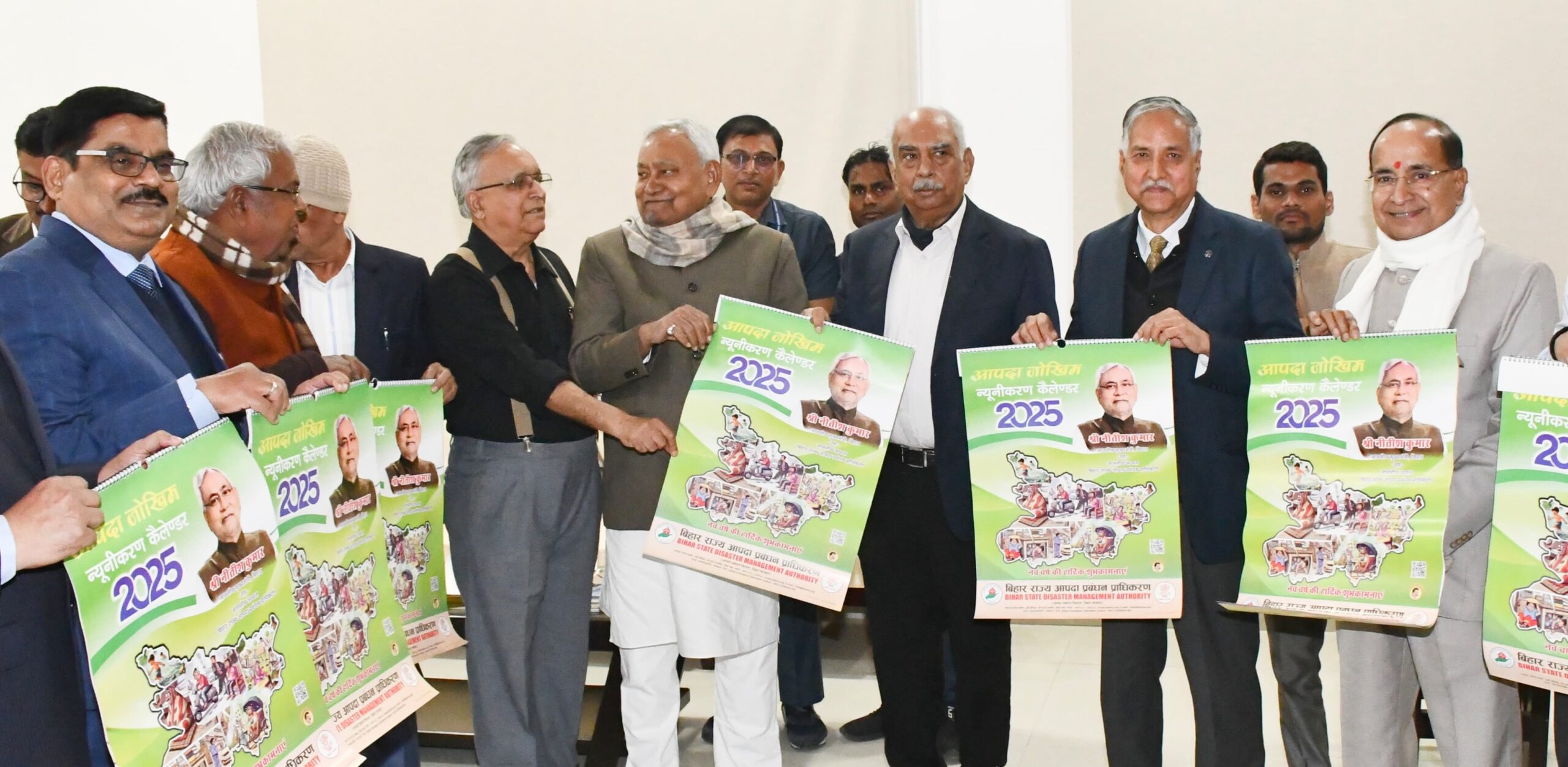 IMG 20250101 WA0016 scaled कैलेंडर एवं टेबल कैलेंडर 2025 का लोकार्पण करते हुए मुख्यमंत्री नीतीश कुमार ।।2.नव वर्ष के शुभारंभ पर शिक्षा मंत्री ने शिक्षा विभाग के निदेशालयों और अनुभागों का भ्रमण कर अधिकारियों और कर्मचारियों से मुलाकात की