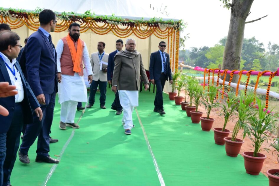 IMG 20250112 WA0053 पुरानी कमला धार ,जीवछ नदी, जीवछ कमला, पुरानी कमला नदी को पुनर्जीवित करने एवं इससे सिंचाई बढ़ाने तथा बाढ़ न्यूनिकरण की प्रस्तावित योजना का मुख्यमंत्री ने किया अवलोकन एवं स्थानीय विधायक मीना कामत