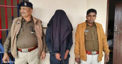 IMG 20250114 WA0010 कुख्यात अपराधी अमानुल्लाह उर्फ मुंशी गिरफ्तार।।2.जिप सदस्य चंद्रभूषण साह ने 850 जरूरतमंदों को कंबल वितरित किए।। 3.नेपाली गिट्टी लदा ट्रैक्टर जब्त, चालक फरार