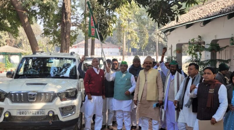 IMG 20250119 WA0002 24 जनवरी को होने वाले कर्पूरी ठाकुर जयंती समारोह के लिए राजद कार्यालय से कर्पूरी विचार रथ रवाना