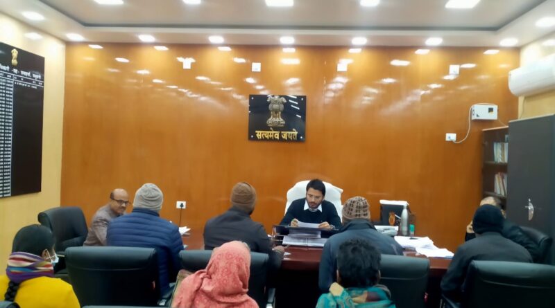 IMG 20250124 WA0029 जन शिकायतों को सर्वोच्च प्राथमिकता में रखकर त्वरित निष्पादन करे अधिकारी : डीएम (जनता के दरबार में )