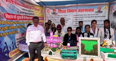 IMG 20250214 WA0012 अपर मुख्य सचिव शिक्षा विभाग डॉ. एस. सिद्धार्थ ने शिक्षा विभाग द्वारा लगाए गए स्टॉल का अवलोकन किया
