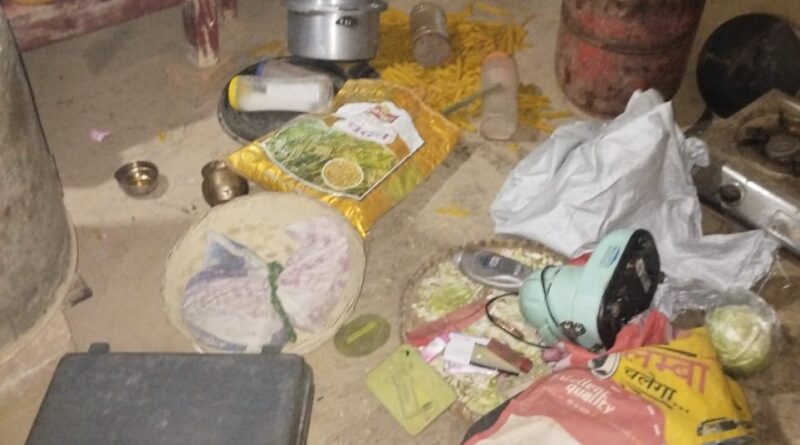 IMG 20250219 WA0000 112 पुलिस की बर्बरता, शराब के नशे में टूल ग्रामीण चौकीदार के कहने पर फौरन पहुंची ग्रामीणों का आरोप