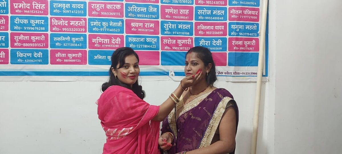 IMG 20250313 WA0017 डाक कर्मियों ने होली मिलन समारोह धूमधाम से मनाया ।। 2.जनकल्याण फाउंडेशन में धूमधाम से मनी होली, जोगीरा और गीतों पर झूमे लोग