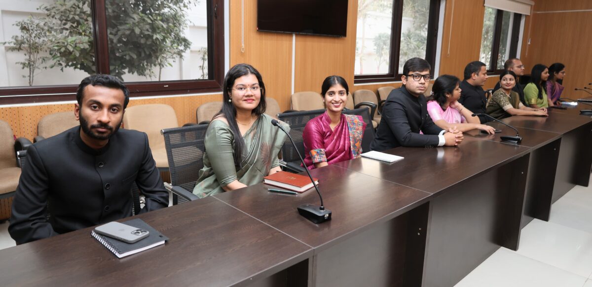 IMG 20250317 WA0002 2023 बैच बिहार कैडर के प्रशिक्षु आई०ए०एस० अधिकारियों ने मुलाकात :मुख्यमंत्री