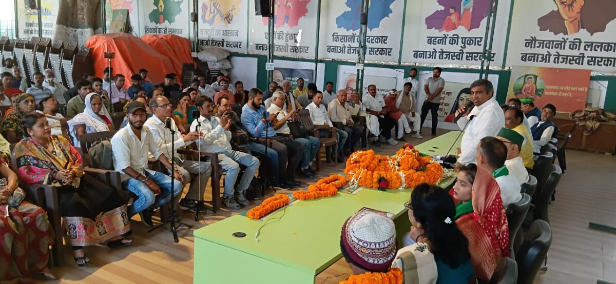 कानू , हलवाई वैश्य चेतना मंच के सैंकड़ों लोगों ने रणविजय साहू के समक्ष राजद की सदस्यता ग्रहण की : एजाज अहमद 2 IMG 20250324 WA0016 कानू , हलवाई वैश्य चेतना मंच के सैंकड़ों लोगों ने रणविजय साहू के समक्ष राजद की सदस्यता ग्रहण की : एजाज अहमद