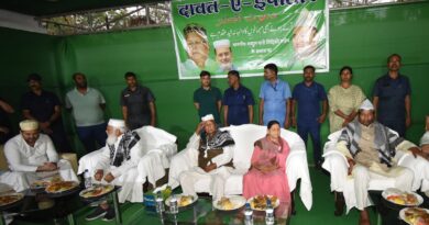 IMG 20250325 WA0003 राष्ट्रीय अध्यक्ष लालू प्रसाद के दावते इफ़्तार में गवर्नर आरिफ मोहम्मद खान के साथ हजारों की संख्या में रोजेदार शामिल हुए