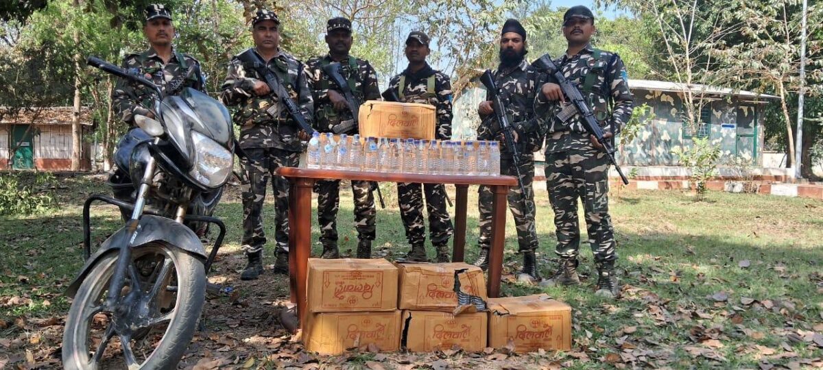IMG 20250330 WA0009 SSB ने सीमा पर प्रतिबंधित दवाइयों और शराब जब्त