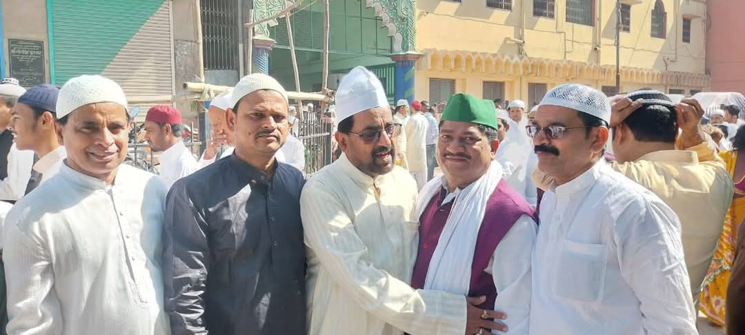 IMG 20250331 WA0008 राजद प्रदेश प्रवक्ता एजाज अहमद ने फुलवारी शरीफ के खानकाह मुजीबिया में ईदुल फितर की नमाज अदा की ,और लोगों से गले मिलकर उन्हें मुबारकबाद दी