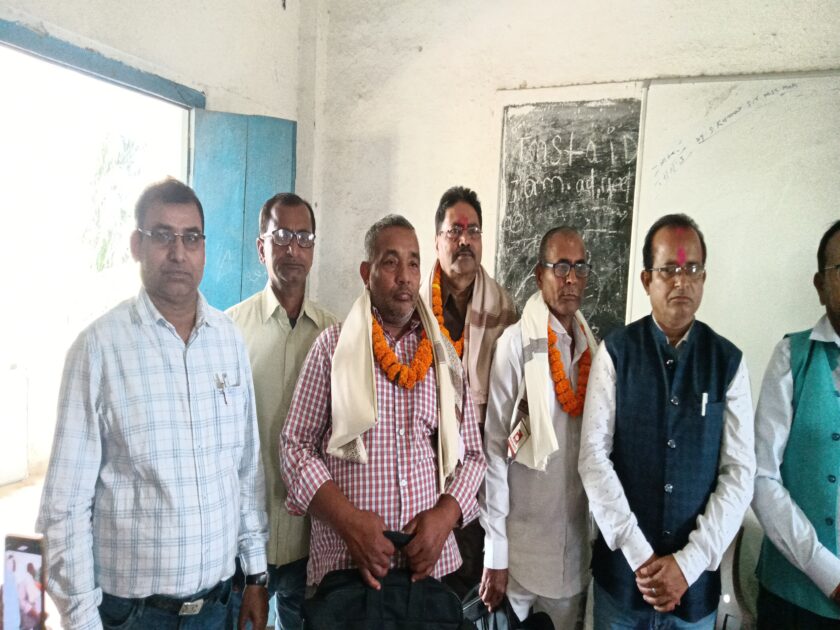 IMG 20250313 130152 इन्टर कॉलेज खाजेडीह में अवकाशप्राप्त शिक्षा कर्मियों के सम्मान में विदाई समारोह और होली मिलन का आयोजन