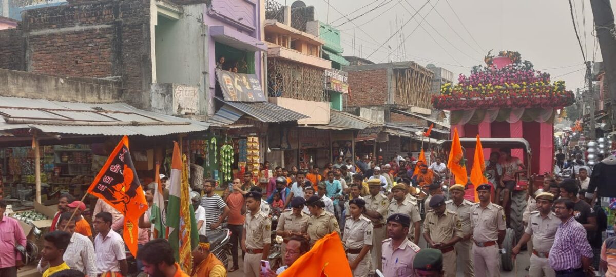 खुटौना बाजार में निकाली गई भव्य झांकी एवं शोभायात्रा* *जय श्रीराम के नारे से गूंज उठा खुटौना बाजार 2 IMG 20250406 WA0009 खुटौना बाजार में निकाली गई भव्य झांकी एवं शोभायात्रा* *जय श्रीराम के नारे से गूंज उठा खुटौना बाजार